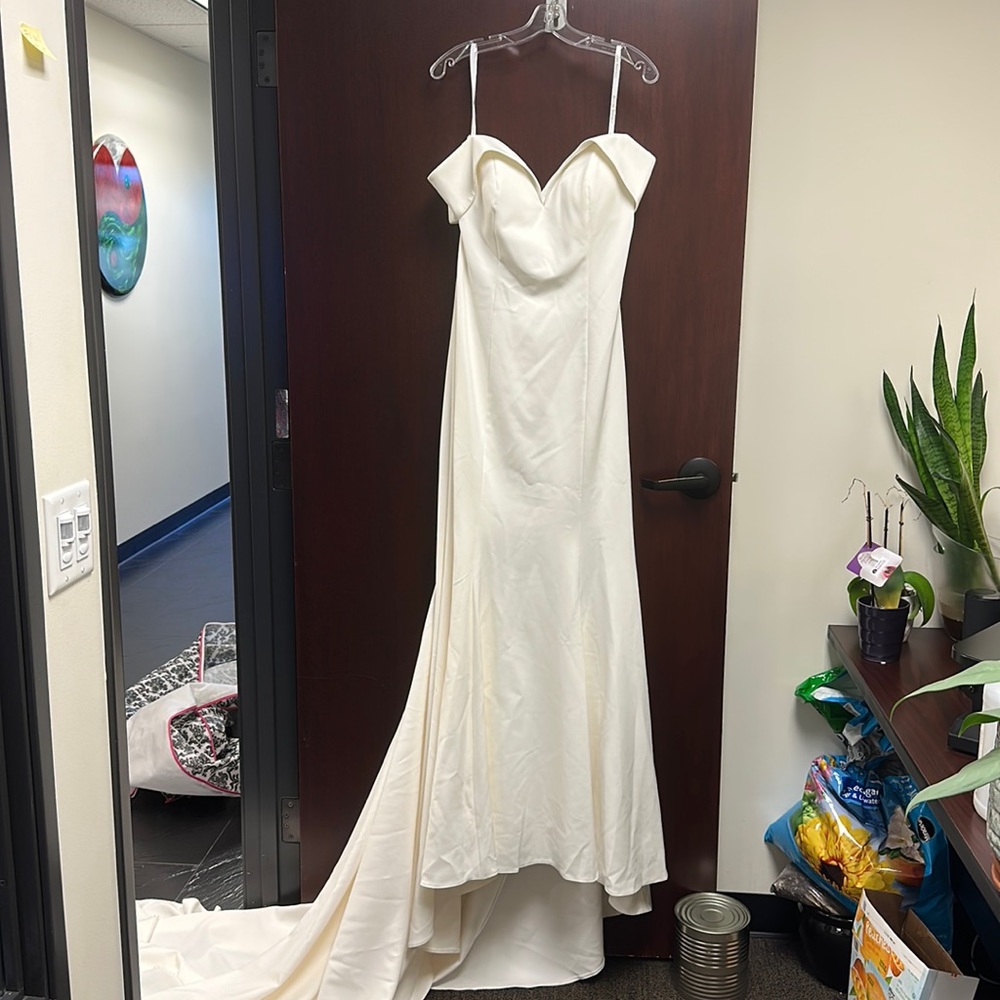 NWT‼️ ALLURE BRIDALS
